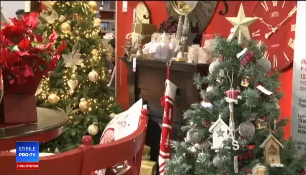 Globuri din lemn și ghirlande din iută sau hârtie - noile tendințe în materie de podoabe pentru Crăciun