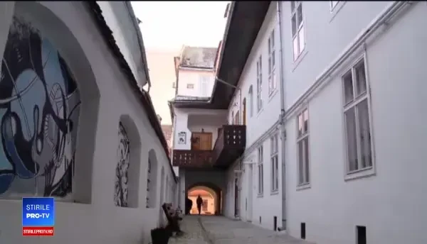 Prețul chiriilor a explodat în marile oraşe, de sărbători. Cât costă vederea către Str. Sforii din Brașov