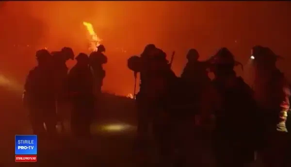 Incendii de vegetație în California: 200.000 de persoane evacuate