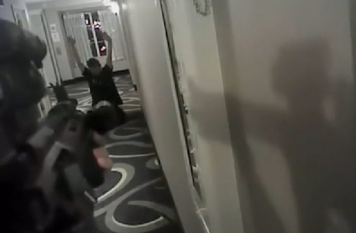 Un poliţist, achitat de uciderea unui bărbat neînarmat care îl implora să nu-l împuşte. VIDEO