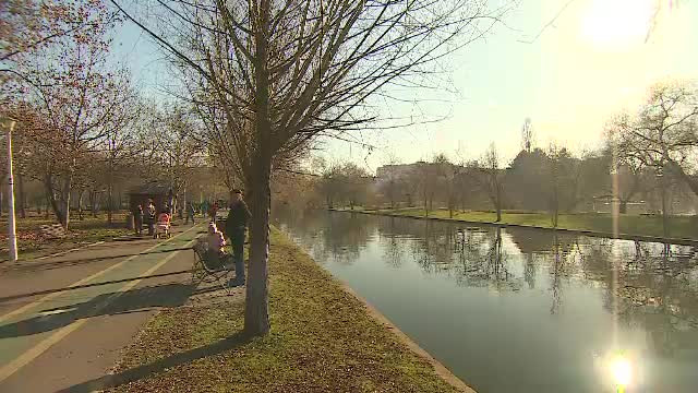 ”Un val de aer cald va aduce particule de praf saharian”. Temperaturi peste 15 grade