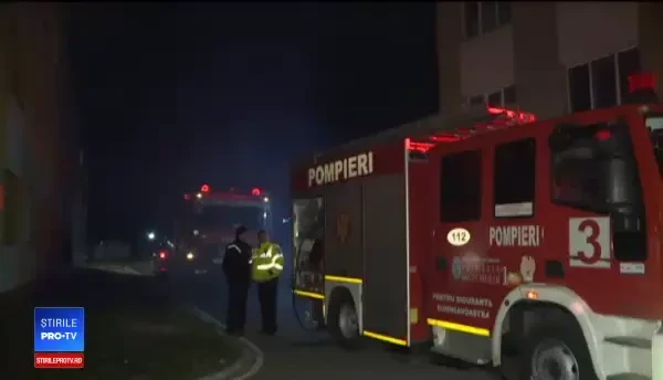Un bărbat a ajuns cu arsuri la spital după ce instalația de brad ar fi provocat un incendiu