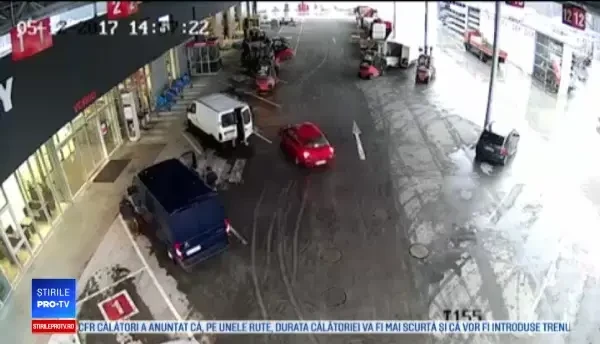 Hoți din Cehia, blocați cu motostivuitoarele până la sosirea poliției. Operațiunea, filmată