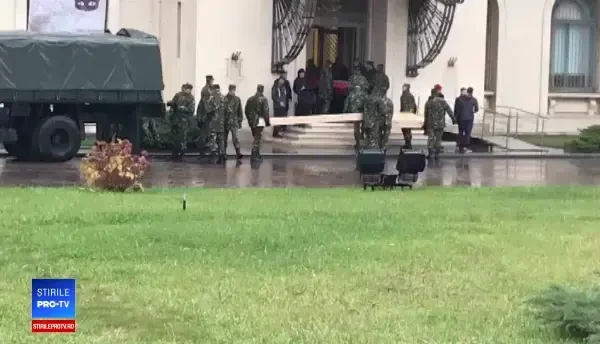 Repetiții pentru Funeraliile Regale la Palatul Elisabeta. Militarii au învățat deplasarea cu afetul de tun