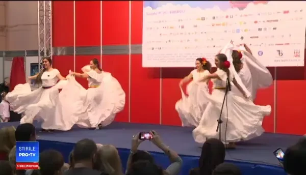 Bazarul de Crăciun: expații au scos la vânzare produse tradiționale în scopuri caritabile