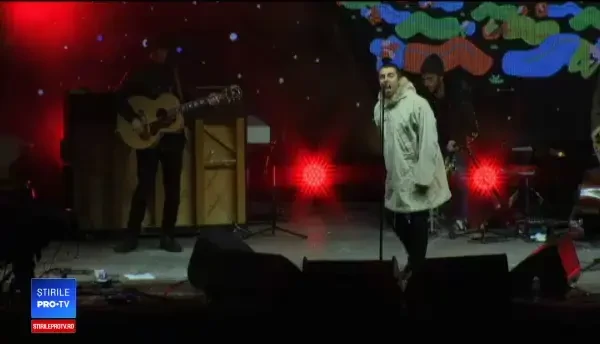 Motivul pentru care 8000 de oameni au dormit în frig, într-un parc