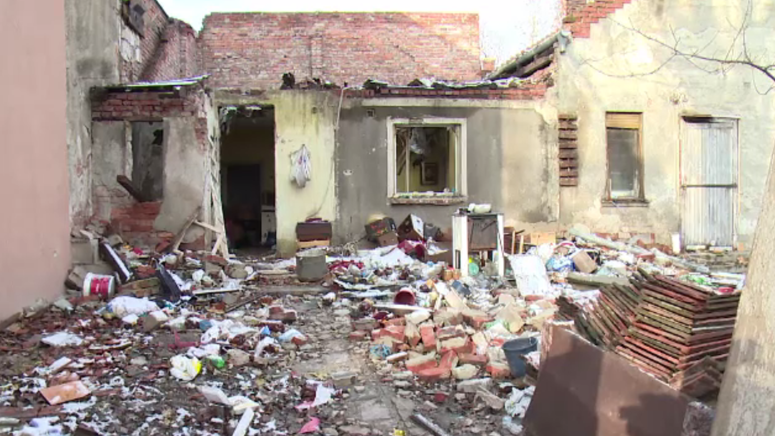 Moarte suspectă în Oradea. Cadavrul unui bărbat, găsit într-o casă abandonată