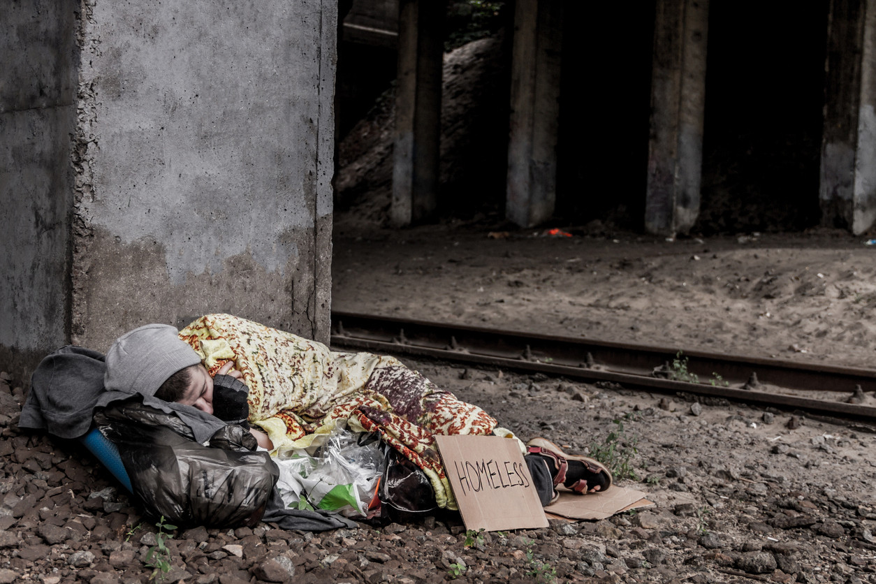 Politica Marii Britanii privind deportarea oamenilor fără adăpost europeni ar putea fi ilegală