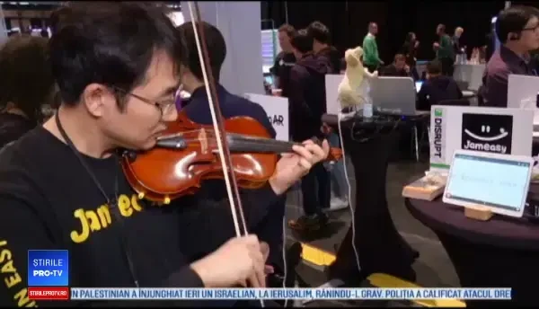 Gadgeturile care țin locul profesorului de muzică sau care se transformă într-un aparat foto vechi