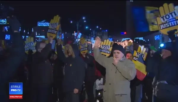 10.000 de oameni au protestat în Piața Victoriei față de modificările legilor Justiției