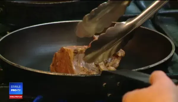 Petre Daea trădează oaia. De Crăciun, ministrul mănâncă porc