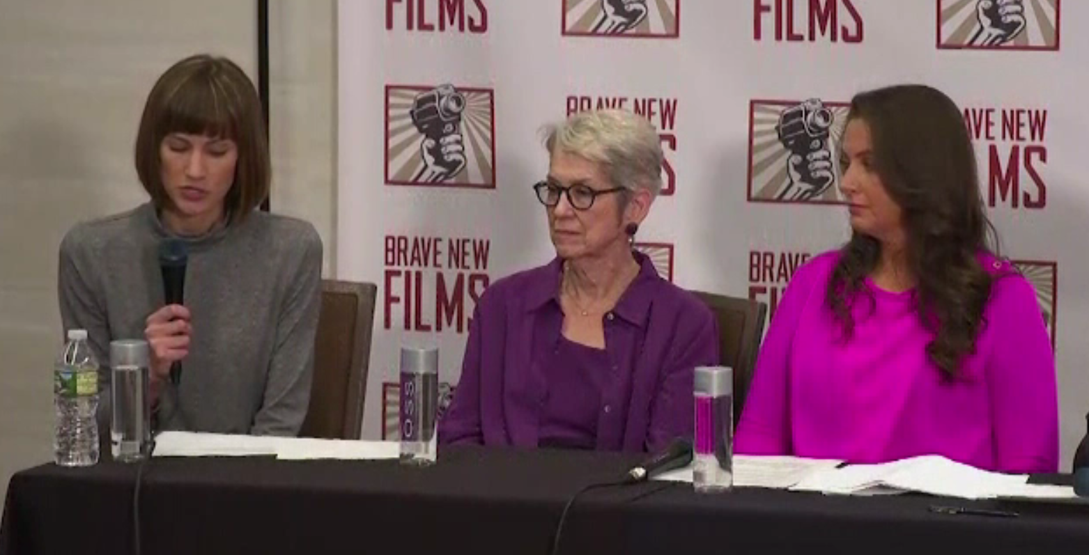 Donald Trump dă vina pe democrați, după ce mai multe femei l-au acuzat de hărțuire sexuală