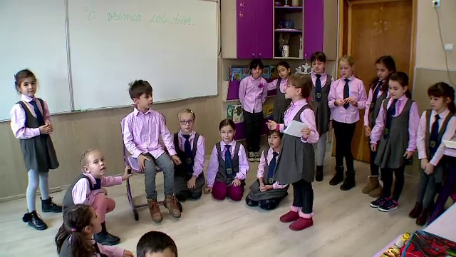 Părinții plătesc ore de actorie pentru ca cei mici să aibă succes la serbare