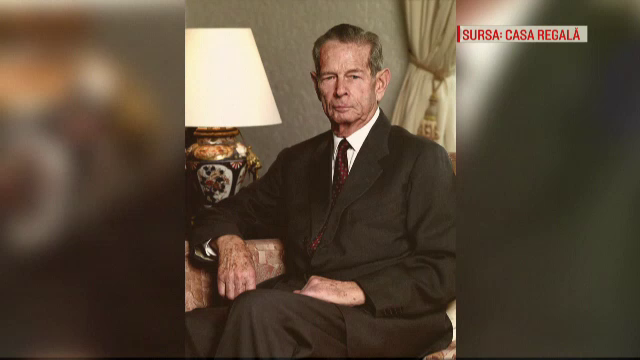 Cortegiul funerar al Regelui Mihai, întâmpinat la Palatul Regal de peste 1000 de persoane: "Monarhia salvează România"