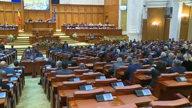 Doi deputaţi au demisionat după moţiunea de cenzură. Motivul retragerii din Parlament