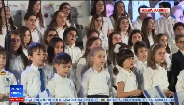 Zeci de elevi ai Institutului Lauder, celebrați la Palatul Parlamentului