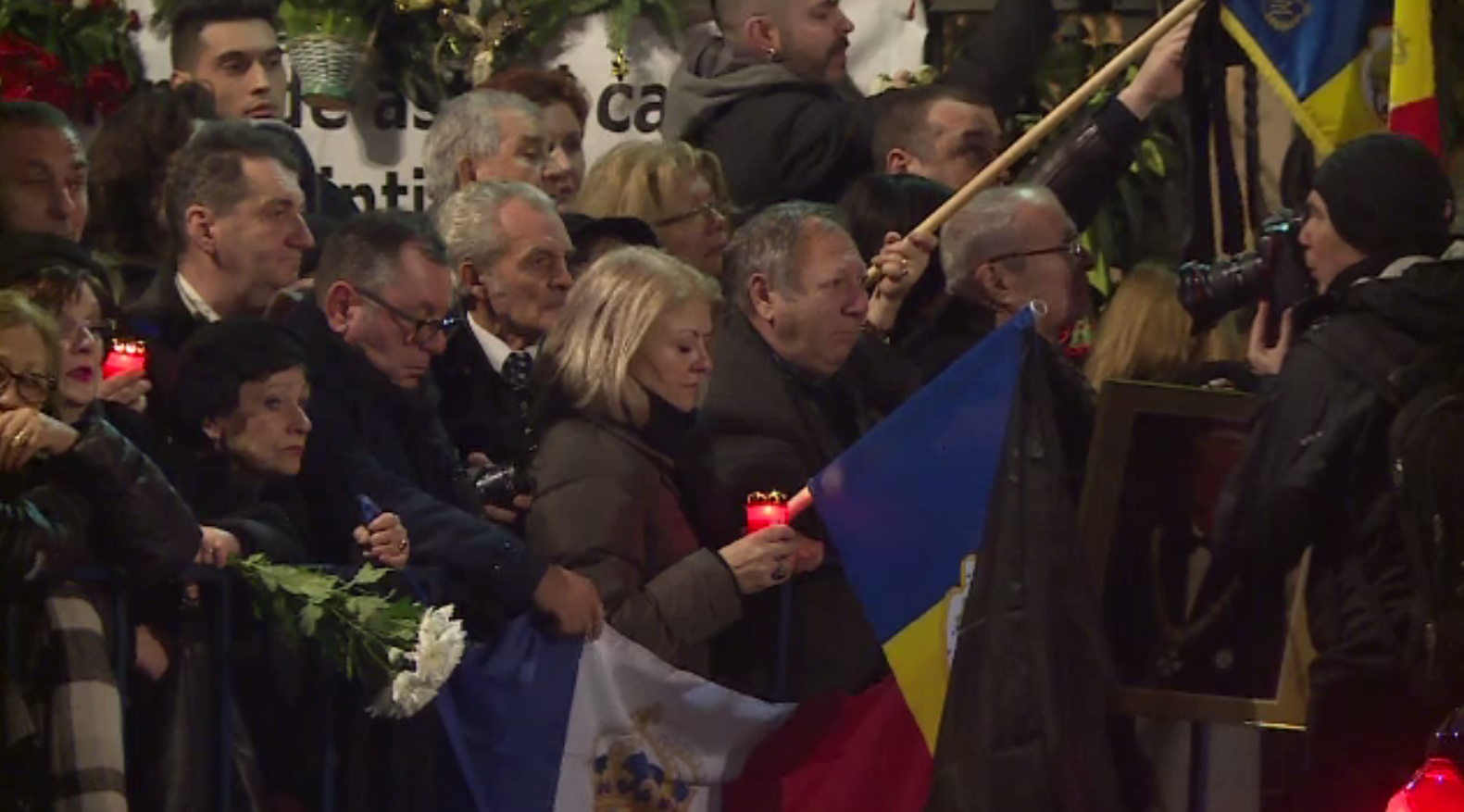 Porțile Palatului Regal, deschise toată noaptea. Fostul principe Nicolae a fost aplaudat îndelung