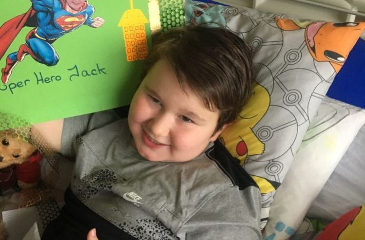 Mesajele tulburătoare ale unui copil bolnav de autism. Micuțul a încercat să-și ia și viața