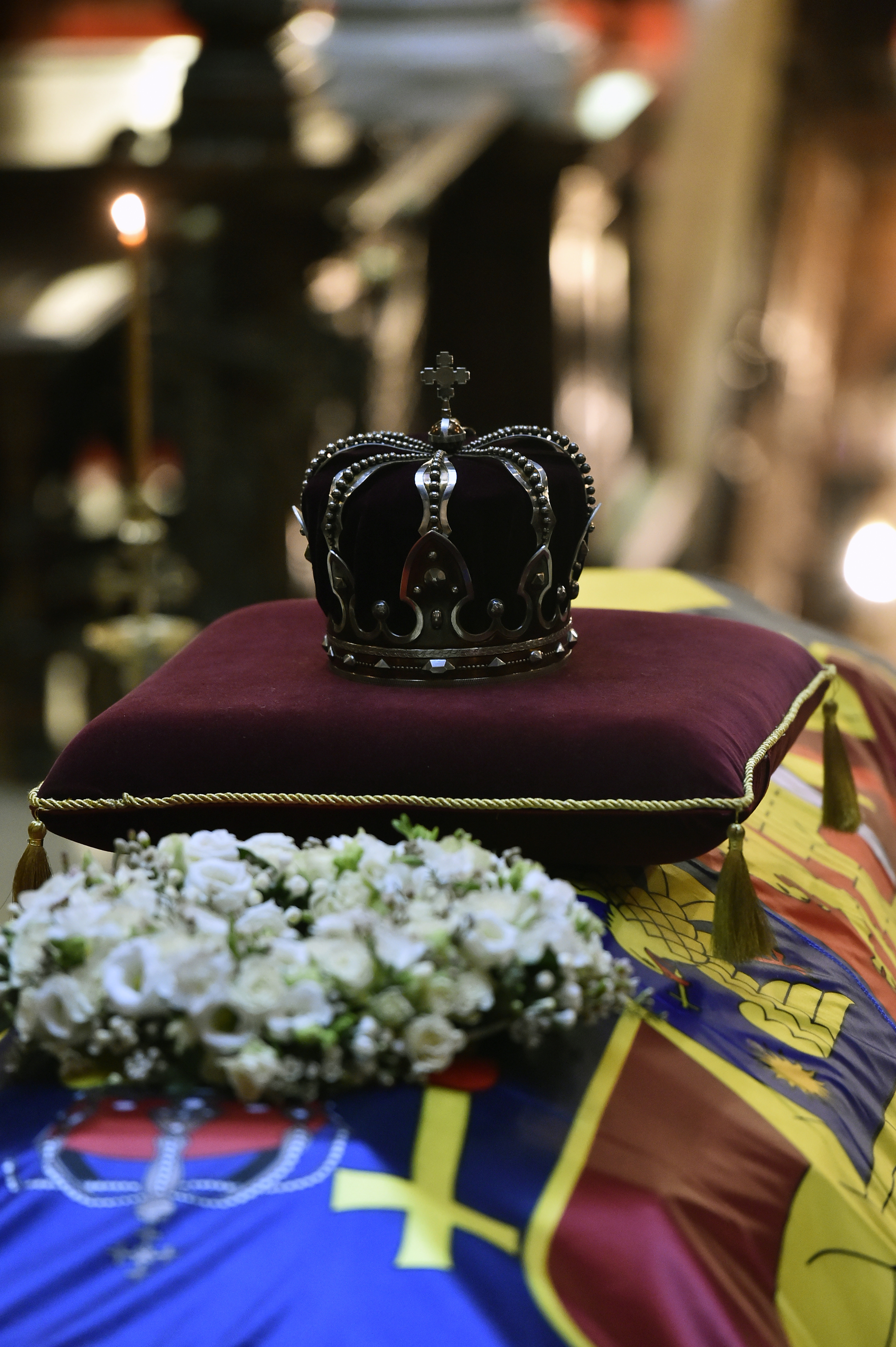 Decorațiile și însemnele Regelui Mihai, expuse în Sala Tronului. Însemnătatea lor