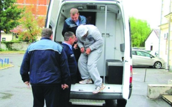 Un violator proaspăt eliberat din închisoare a abuzat sexual o bătrână. Suspectul o ajuta cu treburile gospodărești
