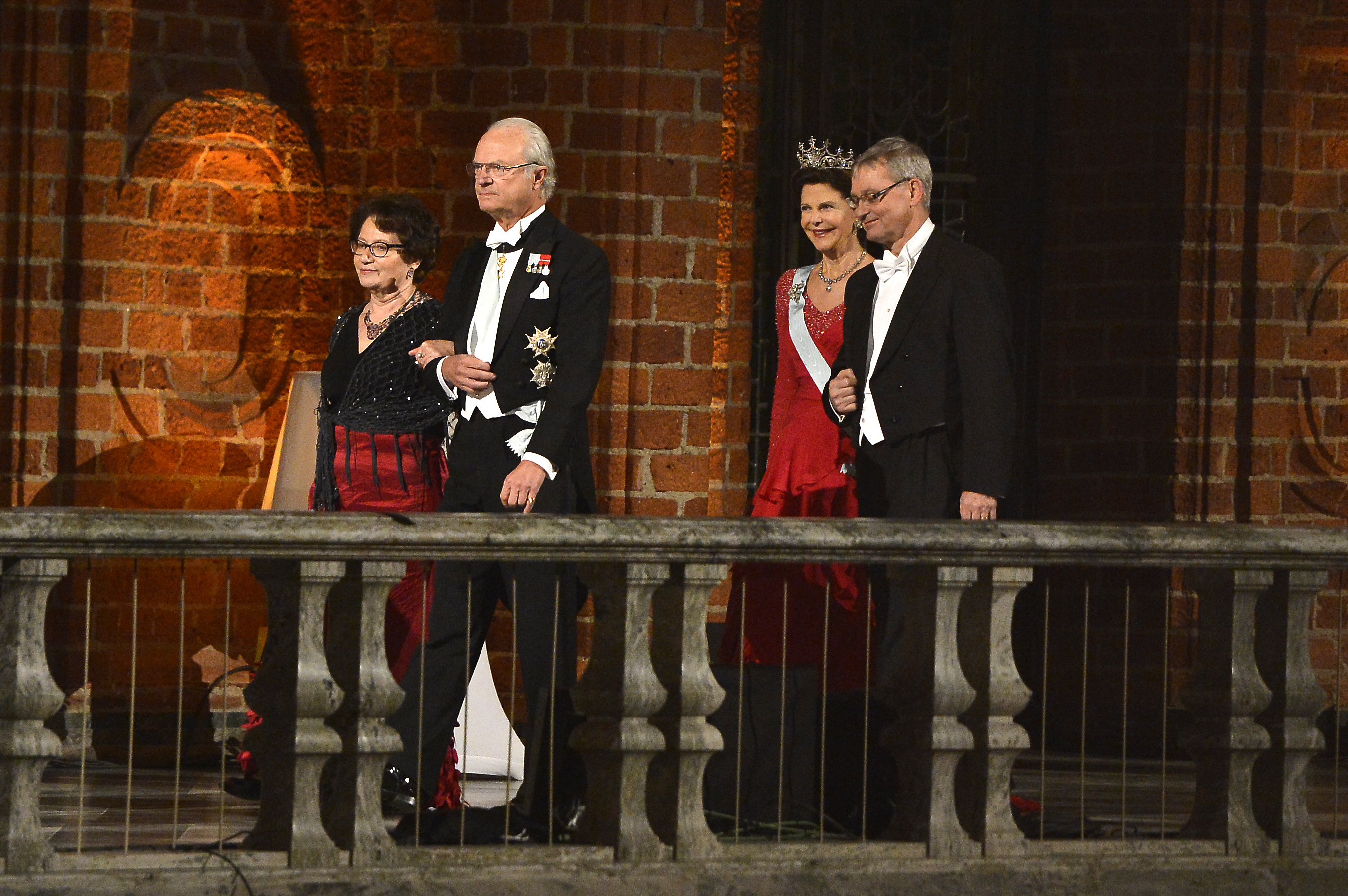 Familiile Regale ce participă la Funeraliile Regelui Mihai I. Regii Spaniei au adus un ultim omagiu