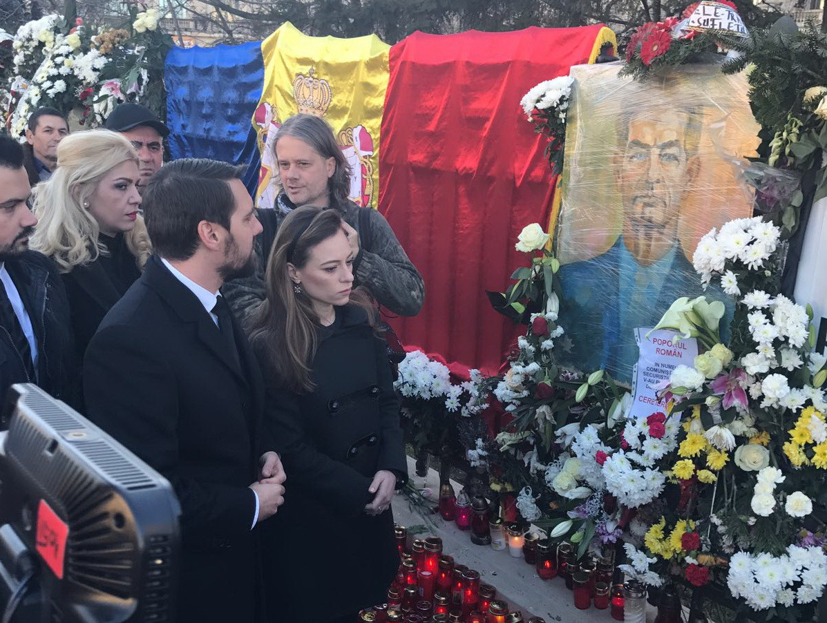 Fostul principe Nicolae a discutat cu persoanele prezente la Palatul Regal. ”Te iubim”