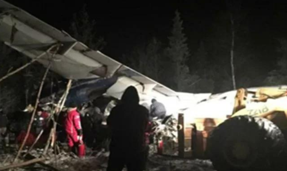 Avion cu 25 de persoane la bord, prăbușit în Canada. Mai mulți răniți