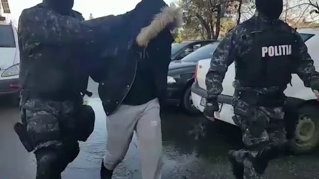 L-a atacat cu o sabie pe fostul soţ al iubitei sale. Motivul scandalului