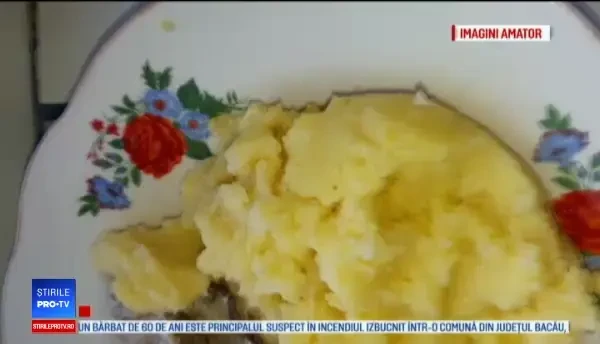 Viermi în mâncarea de la un spital din Constanța. Reacția conducerii după reclamația unei mame