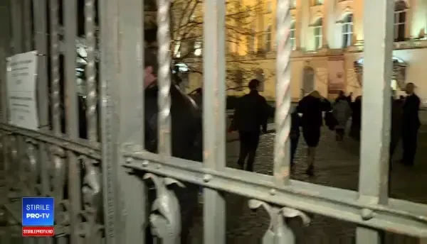 Mihai Șora, primul care a intrat în Sala Tronului. Adânc îndurerat, la moartea Regelui inimii mele