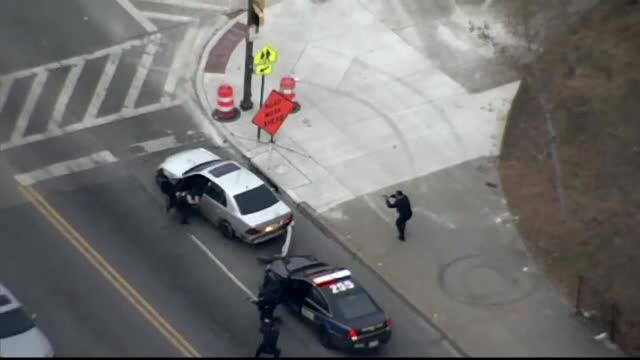 Urmărire cu focuri de armă, În SUA. Şoferul ar fi împuşcat trei oameni