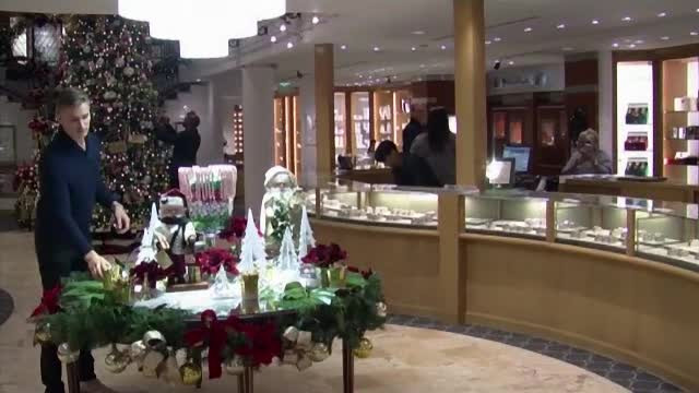 Magazinele de unde îşi iau miliardarii cadourile de Crăciun. Ochelari de soare de 5.000 $