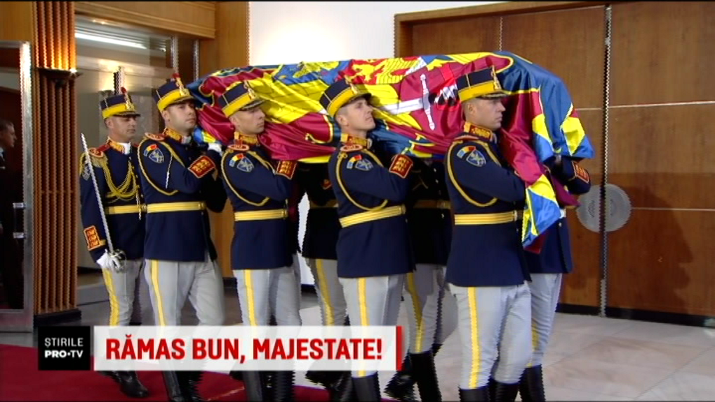 Scene impresionante. Sicriul cu trupul neînsuflețit al Regelui Mihai, urcat în Trenul Regal