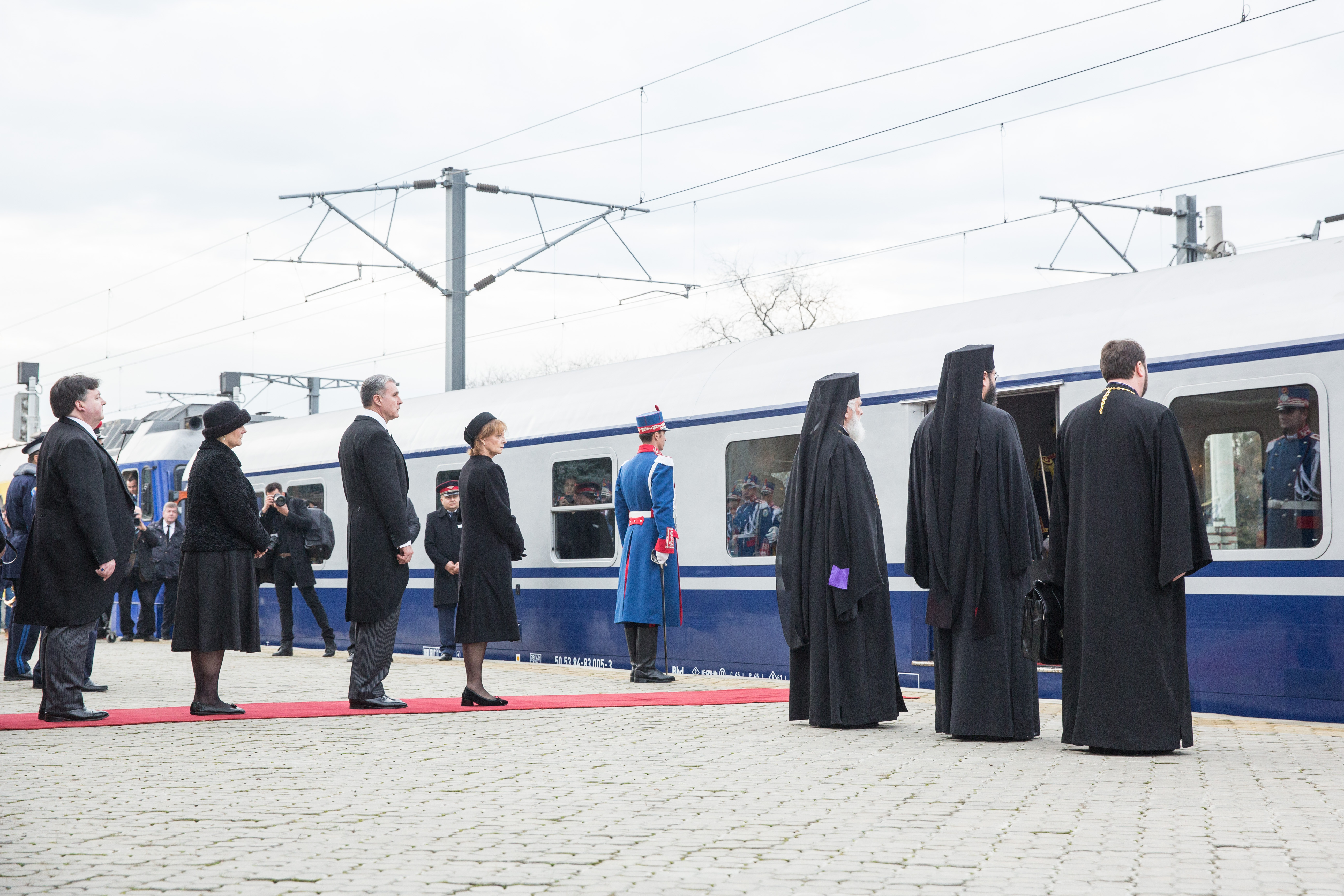 AP: „Funeraliile Regelui Mihai scot la lumină disputele din sânul Familiei Regale”