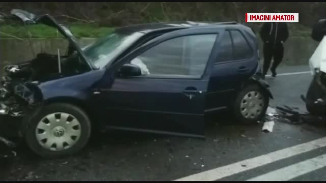 Accident cu 3 autovehicule, la ieşirea din Balş