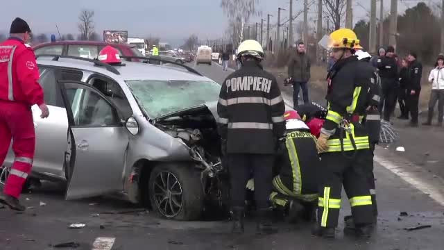 Jandarmeria îi roagă pe oameni să doneze sânge pentru copila care şi-a pierdut tatăl şi sora în accidentul de la Braşov