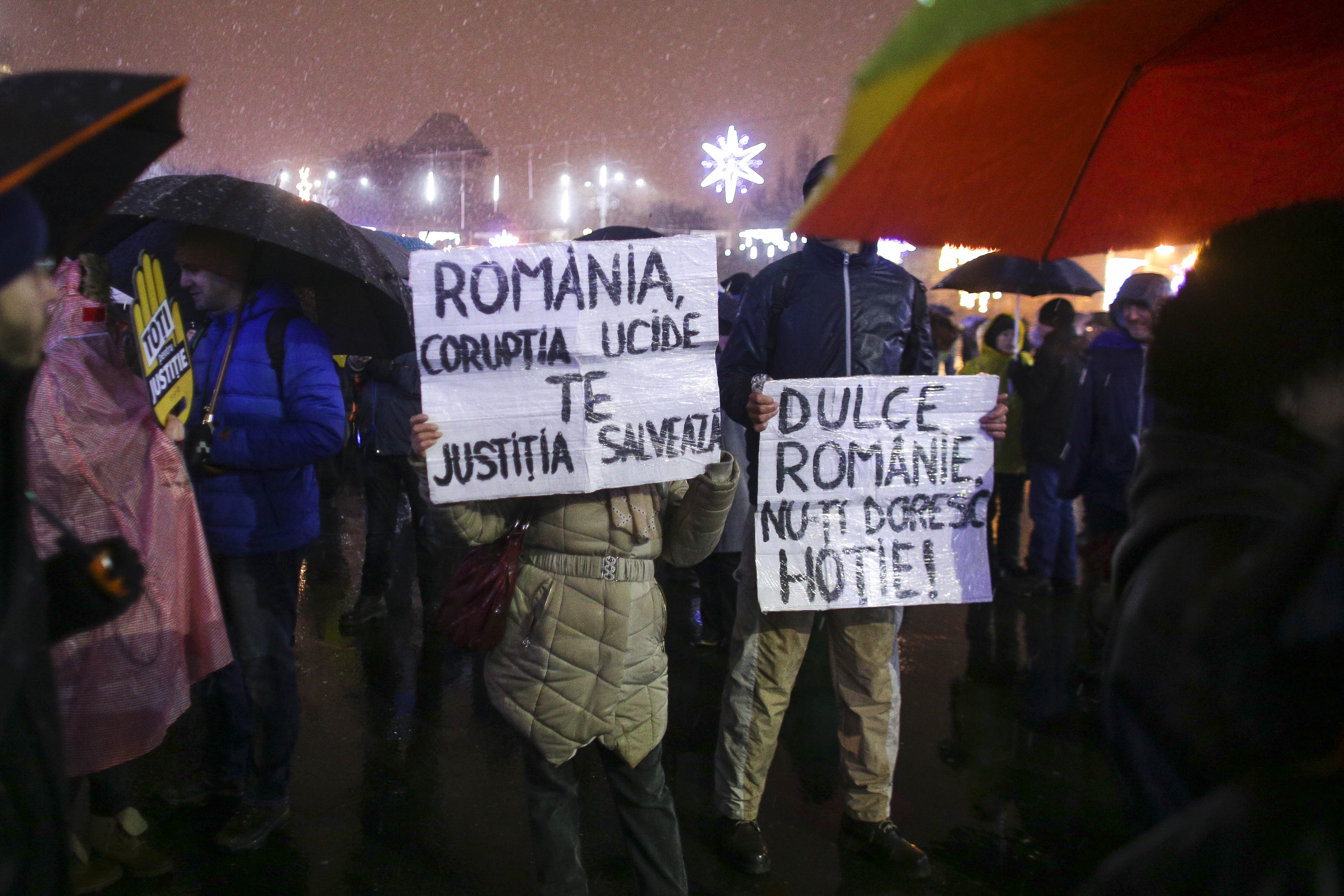 Proteste &icirc;n Piața Victoriei