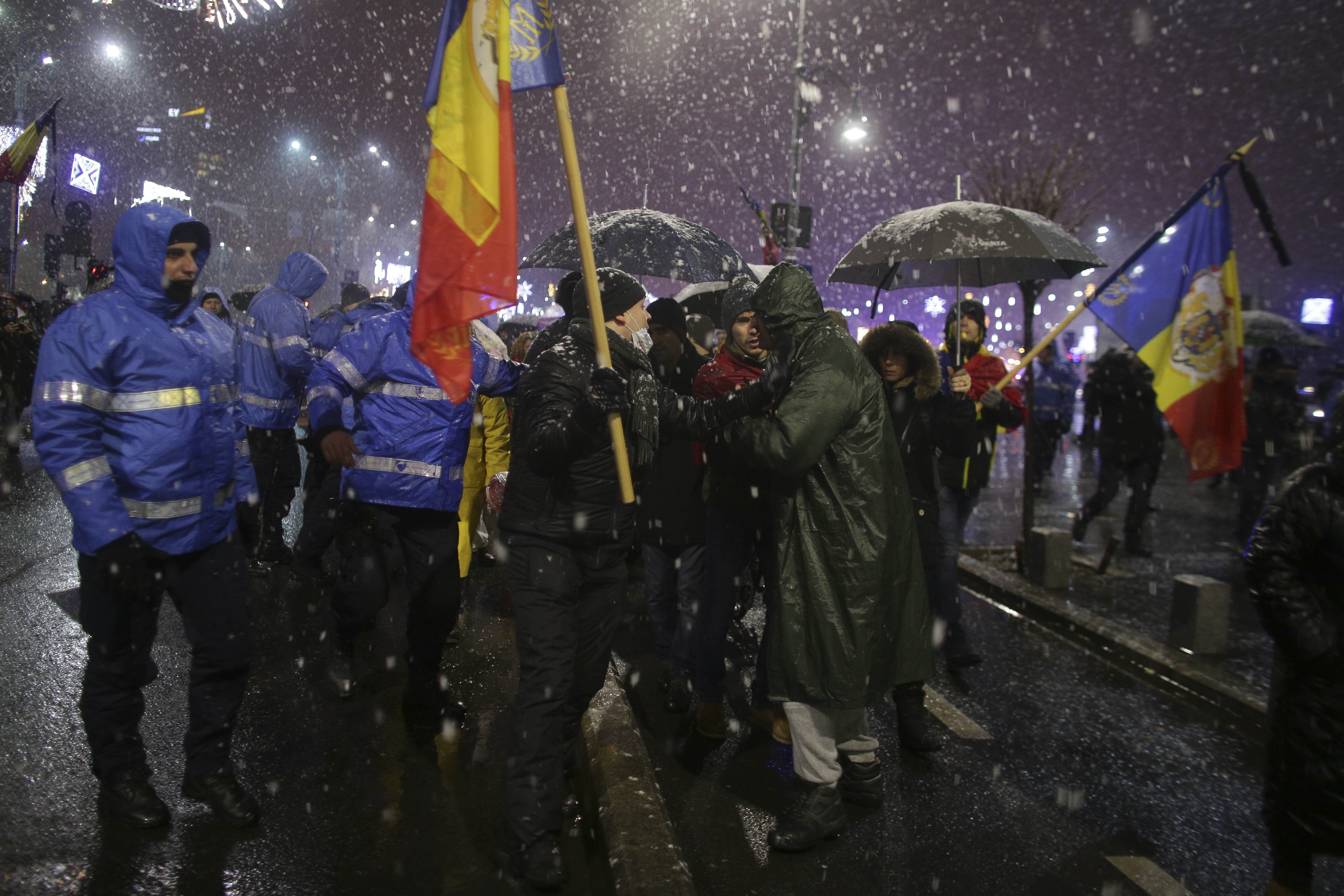Peste 2.500 de mii de oameni au protestat în Piața Victoriei