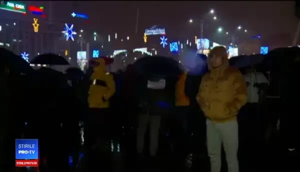 Proteste în Piața Victoriei. 2.500, în marș spre Palatul Parlamentului. Moment de reculegere la Palatul Regal