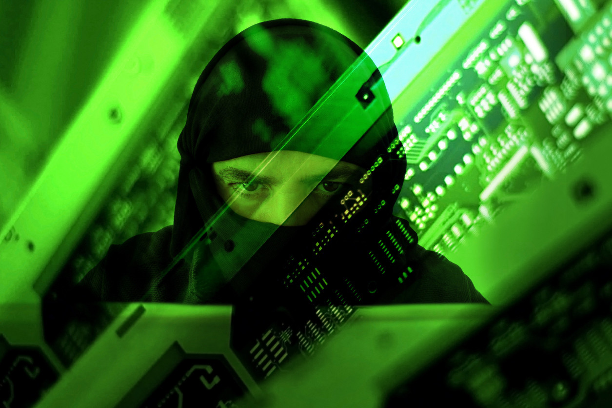 „Manualele” care îi învață pe teroriști să facă bombe acasă ușor de găsit pe Internet