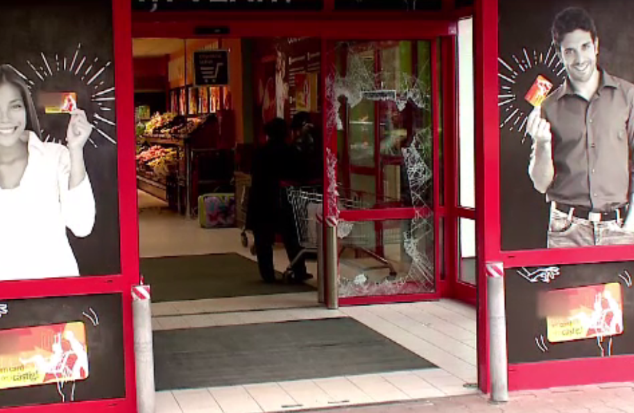 Două bancomate, furate cu totul din magazine din Medgidia și Hârșova. Clienții sunt șocați