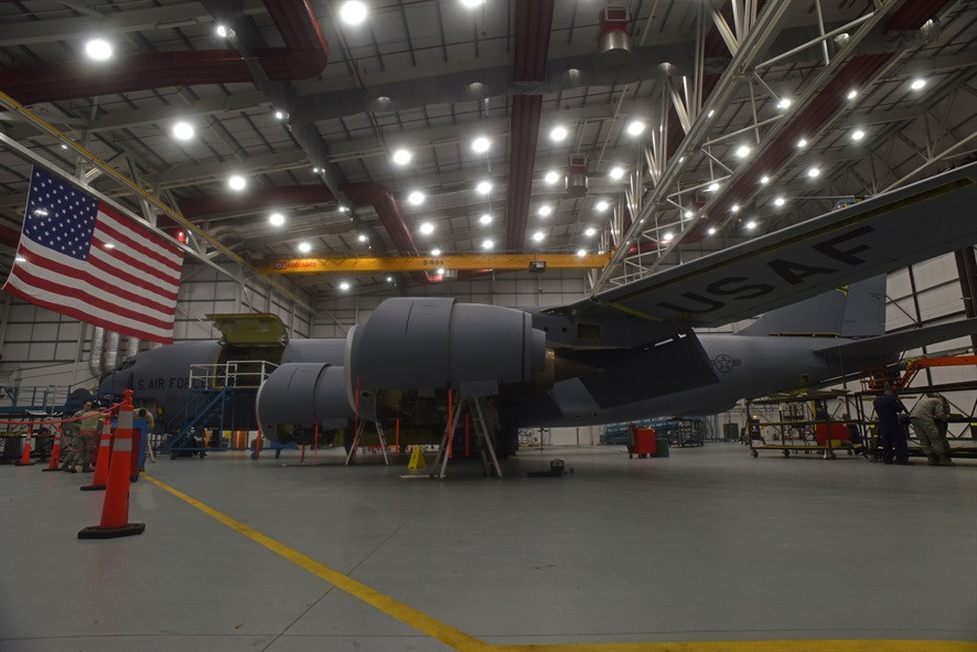 Focuri de armă la o bază aeriană a SUA din Anglia. Bărbat înarmat care a forțat intrarea, arestat