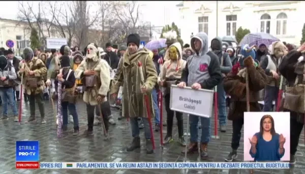 Spectacol impresionant oferit de colindători, la Galați