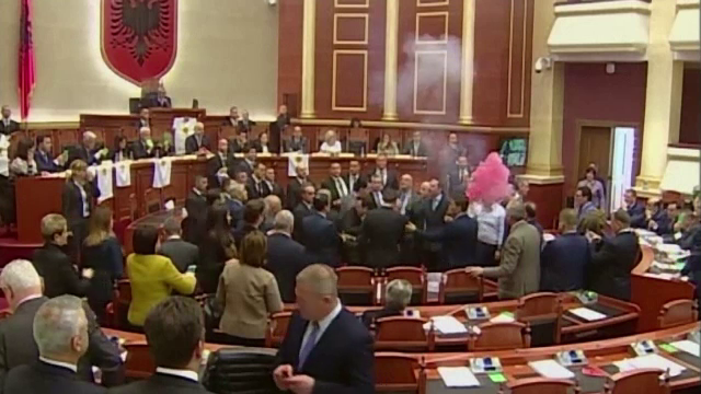 Scandal în Parlamentul Albaniei, pe fondul învestirii unui nou procuror general