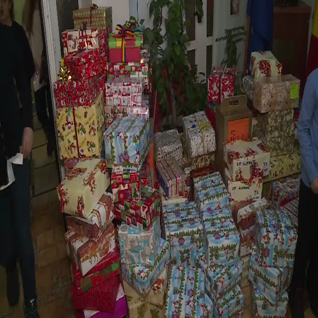 Magic Camp: elevii au oferit zeci de cadouri copiilor mai puțin norocoși