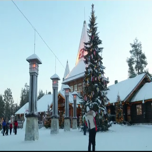 Zeci de români călătoresc în Laponia pentru a-l vizita pe Moș Crăciun