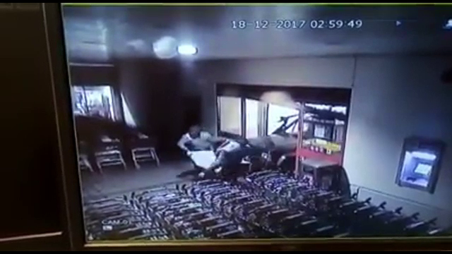 Furtul bancomatelor din Constanța. Polițiștii au găsit mașina folosită la jaf