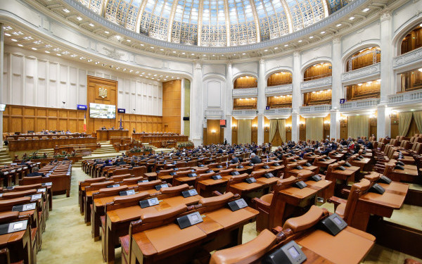 Comisia juridică din Senat a respins proiectul legislativ privind parteneriatul civil