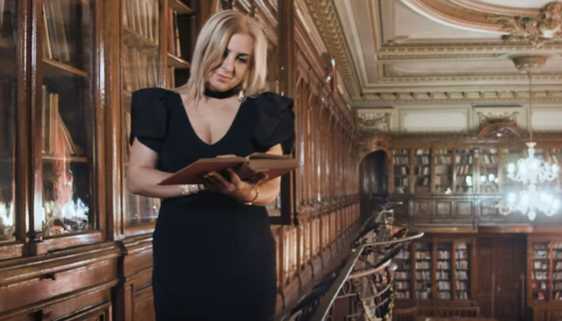 Scandal la Universitatea de Medicină, după ce Carmen Șerban a filmat un videoclip în bibliotecă
