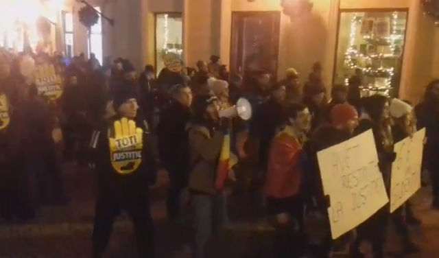 Proteste în mai multe orașe, față de modificările Legilor Justiției. 2.000 de oameni în stradă la Timișoara